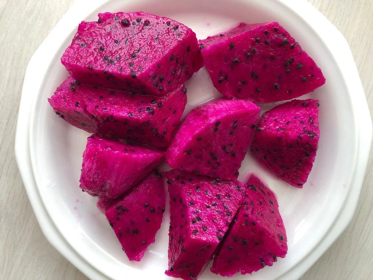 Red Dragon Fruit Cuttings 9-14" - Purple Haze (Hylocereus undatus)